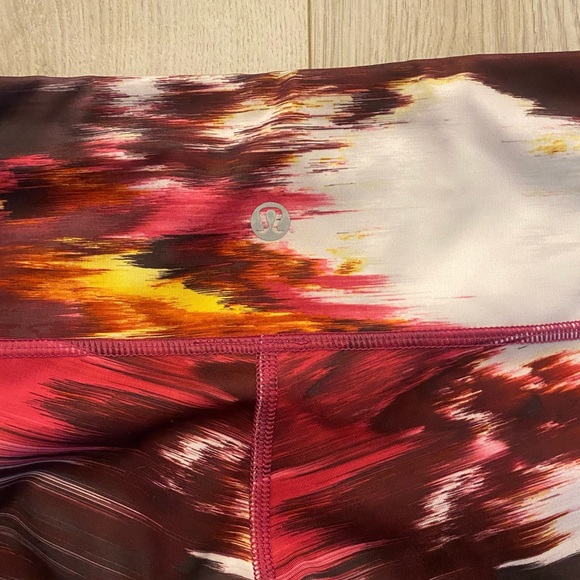 Lululemon leggings- multicolour, size 6 - Picture 2 of 4